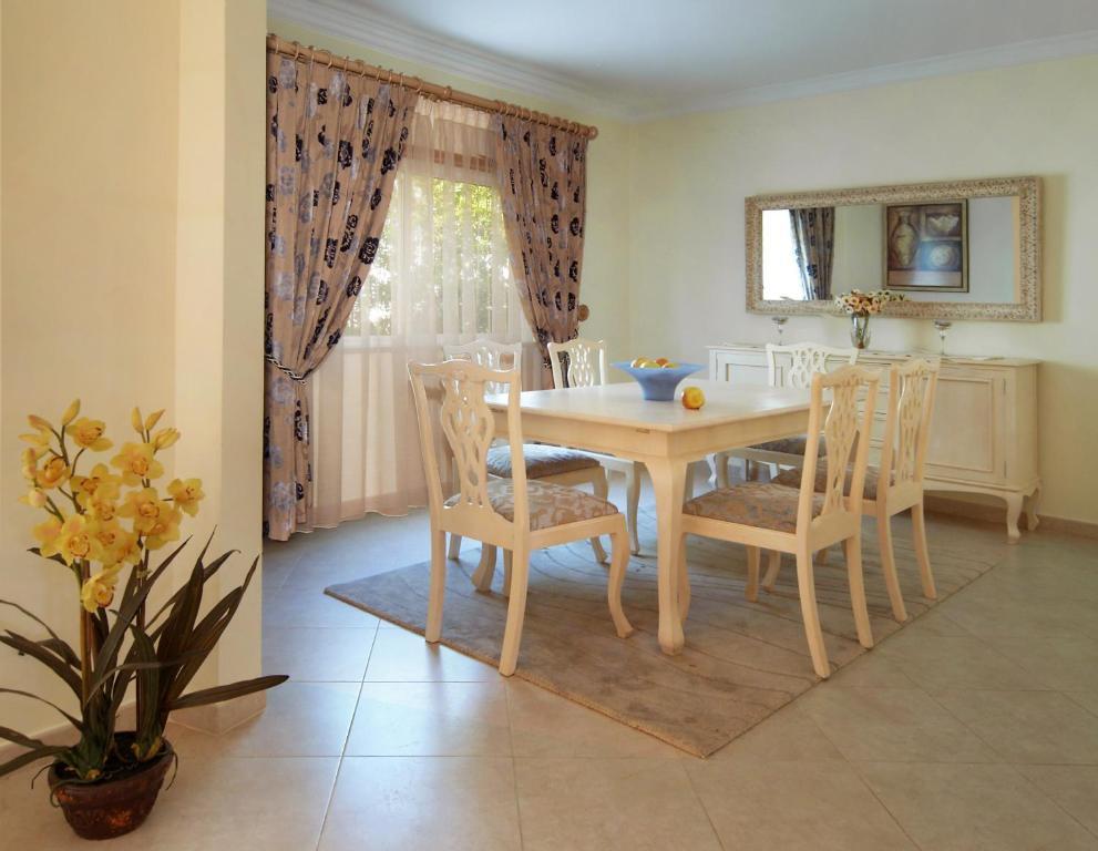 Oasis Parque Country Club Hotel Portimao Bilik gambar